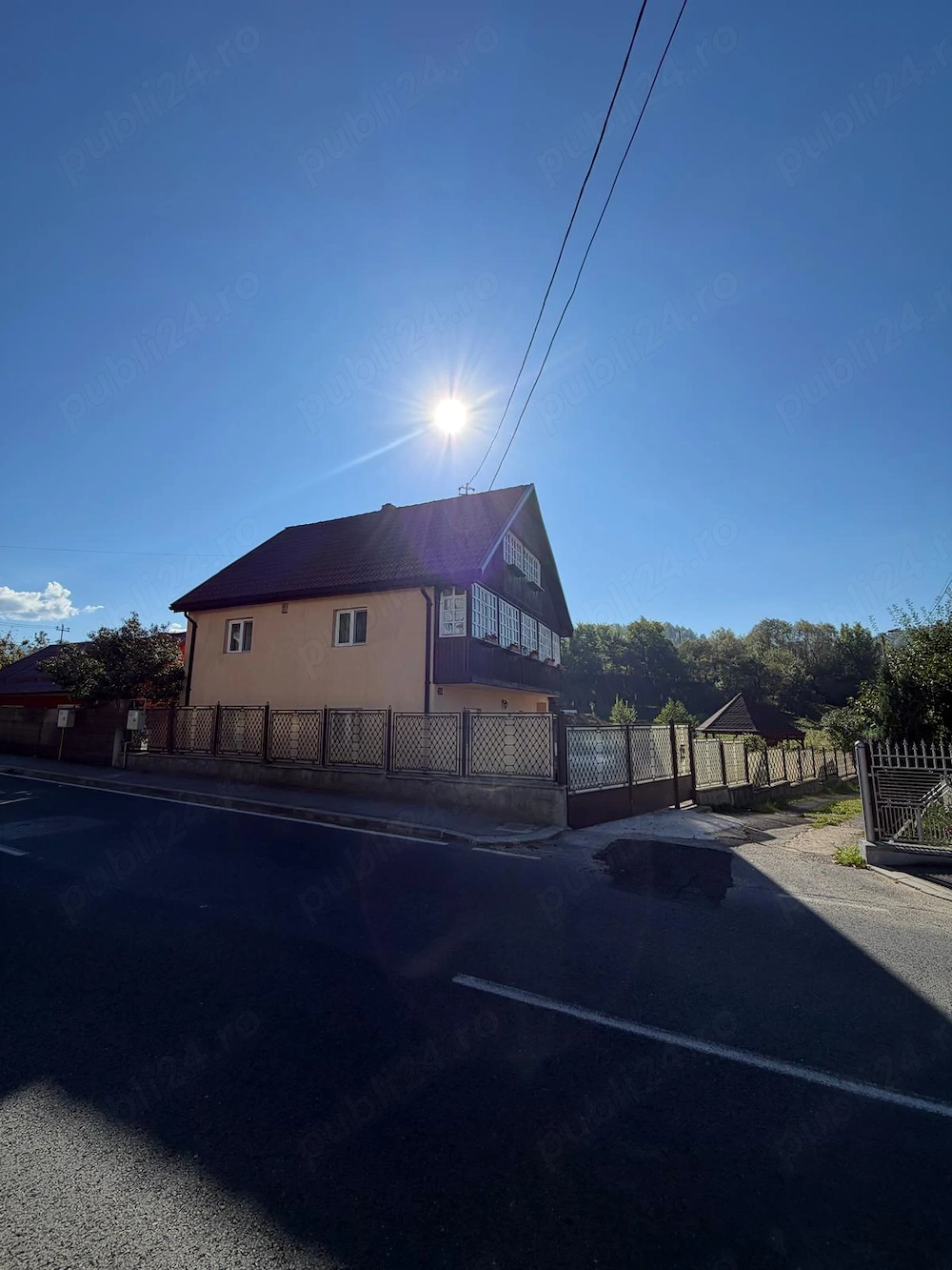Vând casă str.Maleia,Petroșani, jud.Hunedoara 