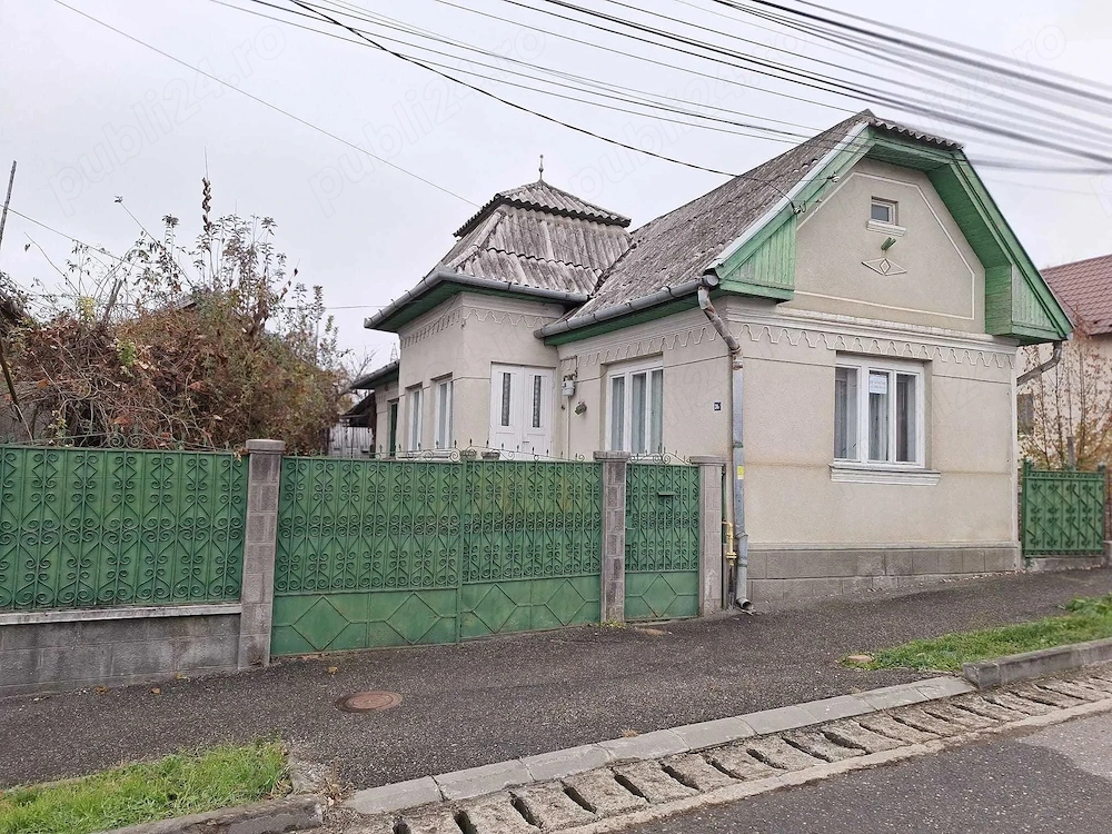 Casă cu curte și grădină