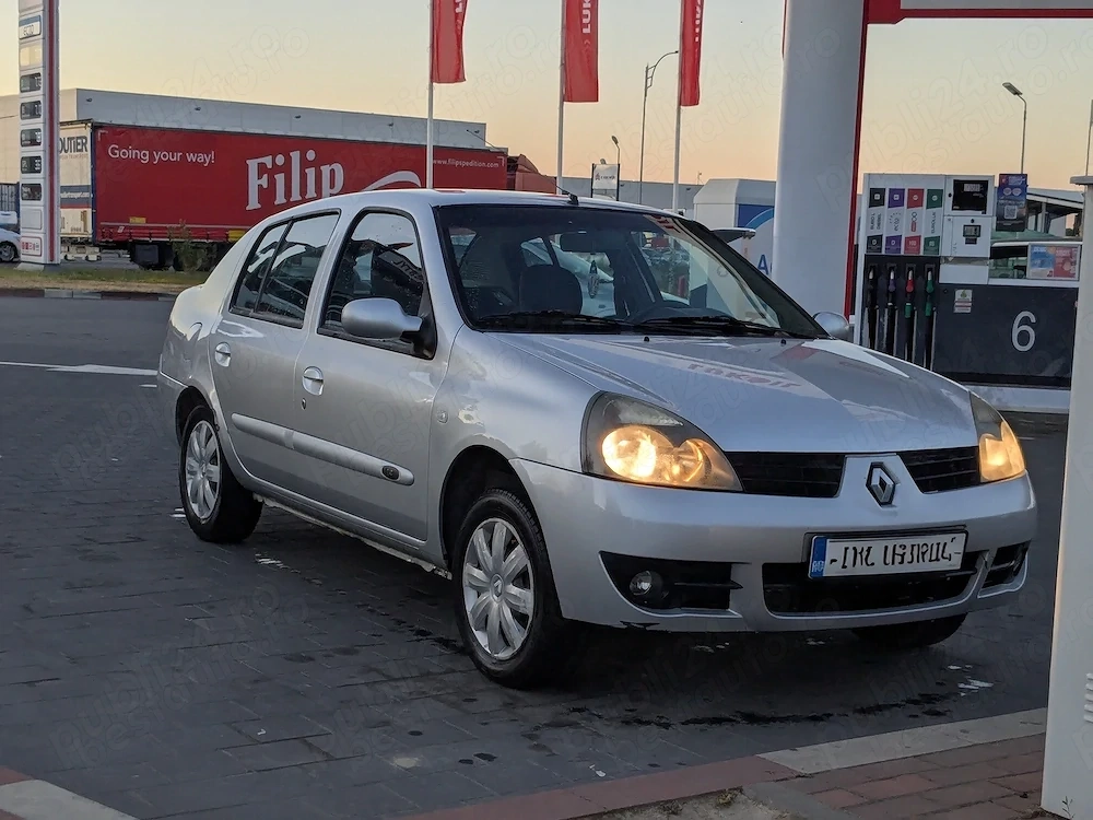 vand Renault Symbol avariat usor bara fata motor 0k