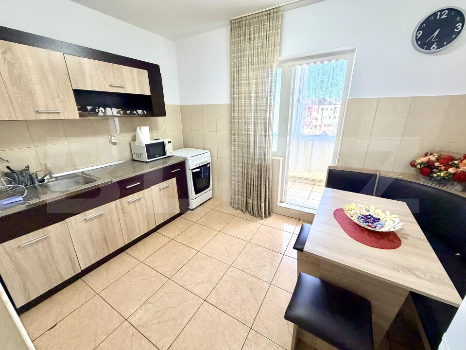 Apartament 3 camere,2 bai,parcare si beci,zona Cetate-piata