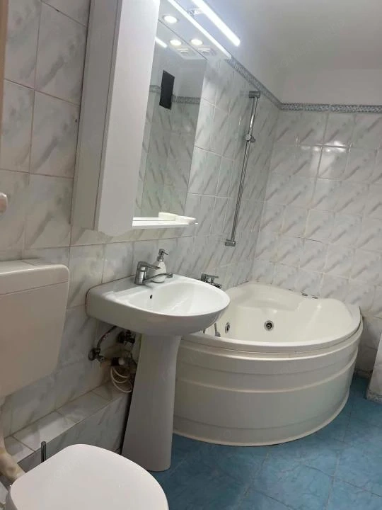 4 camere| Vitan| etaj 4/8| pet friendly| parcare| aproape de metrou.