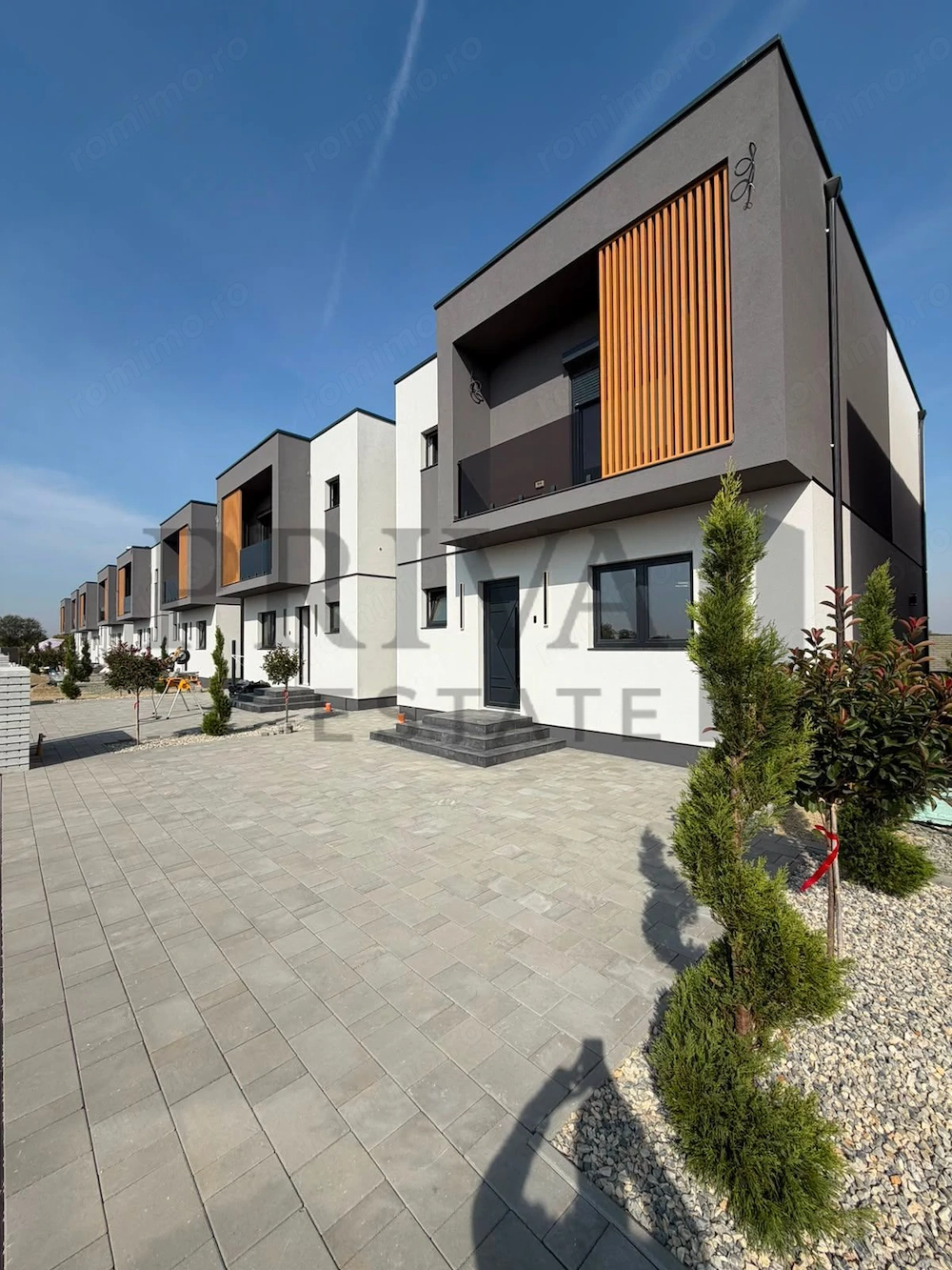 Duplex premium individual, 4 camere, 2 bai, 300 mp teren Mosnița Nouă