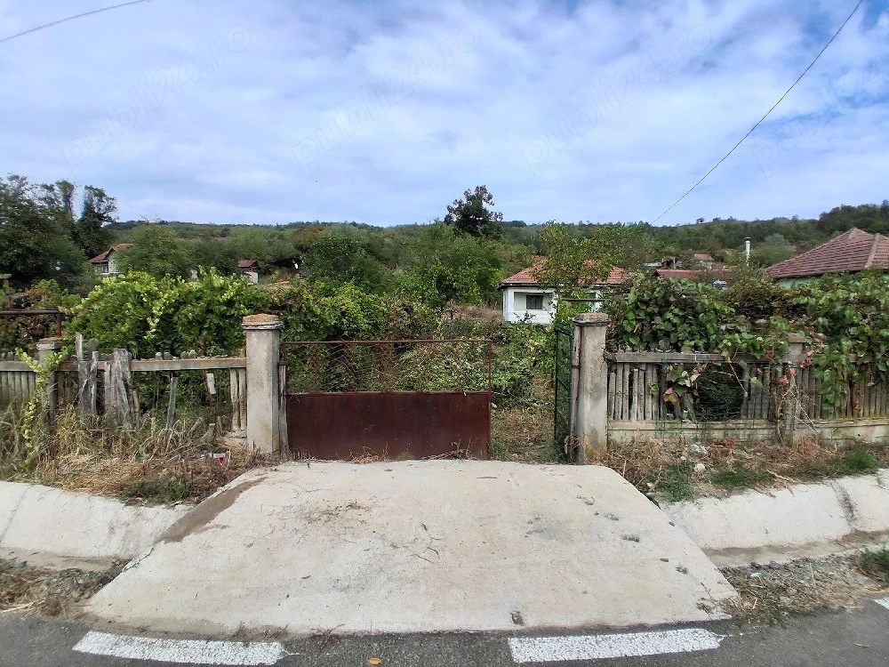 Vând casă locuibilă, oraș Strehaia, sat Stănceşti, județul Mehedinți