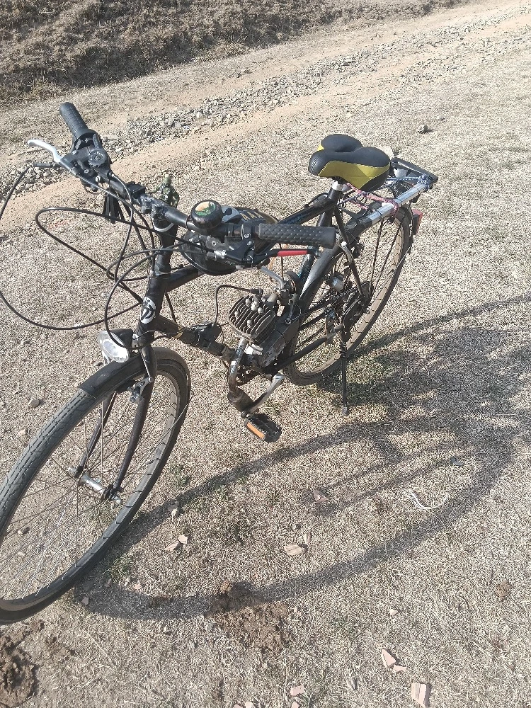 bicicleta cu motor an perfecta stare de funcționare 