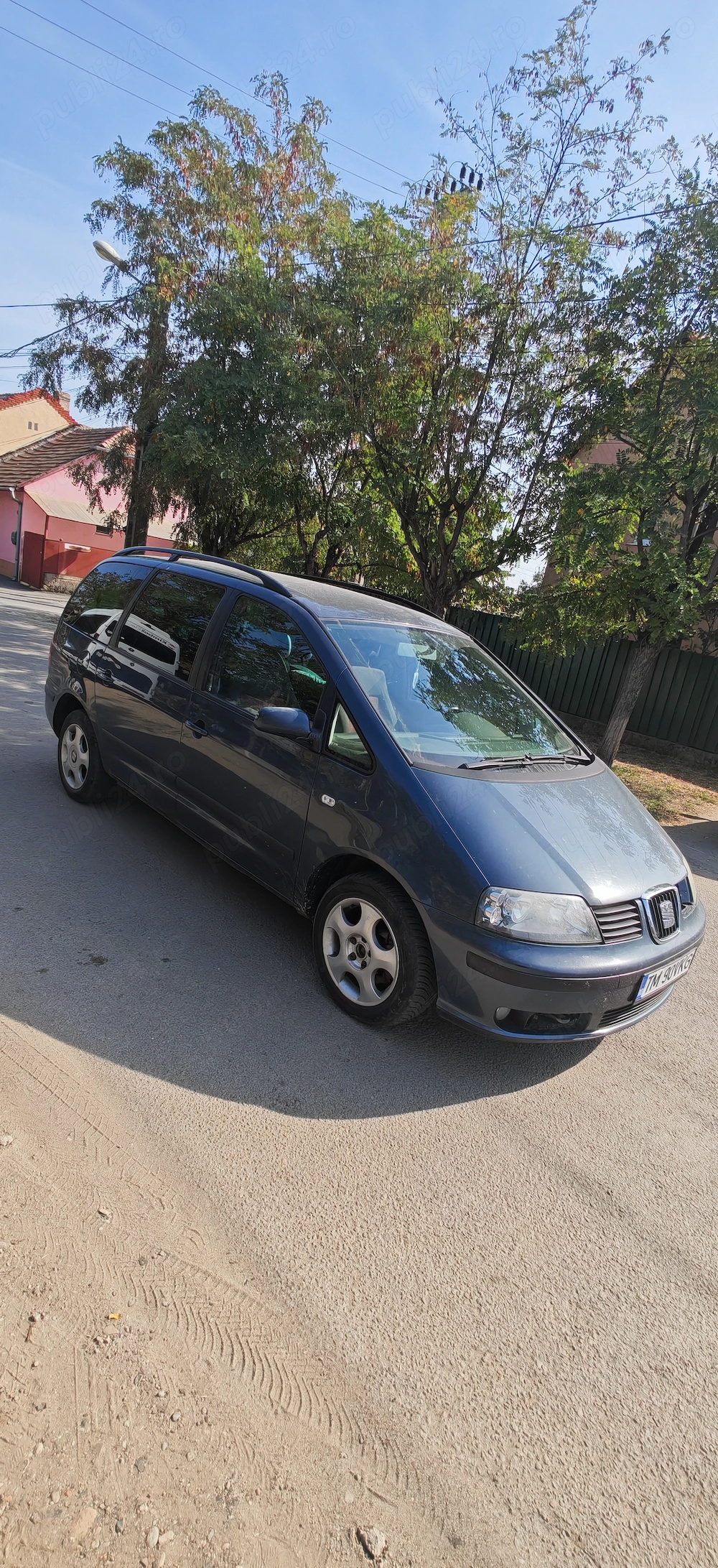 Vând  Seat Alhambra și rulota Ambasador