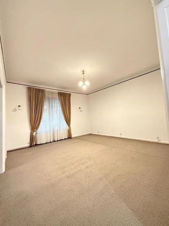 Spatiu Birou , zona Sinaia, Parter, 128 mp. Centrala Proprie