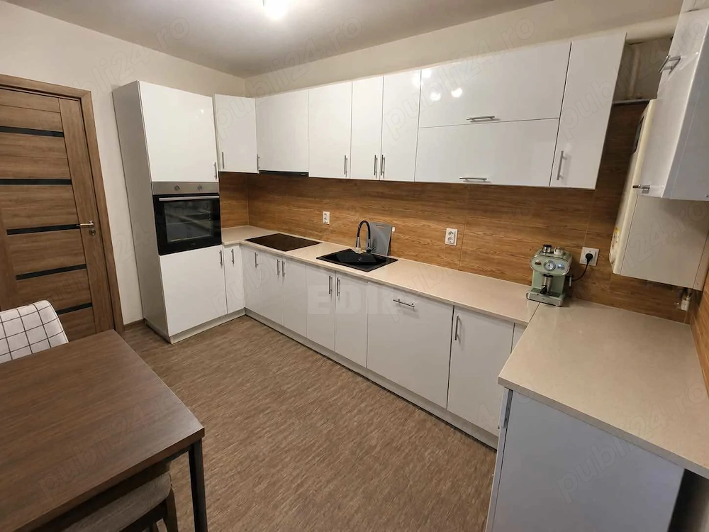 Apartament 3 camere decomandat etaj 1 ,zona Porii