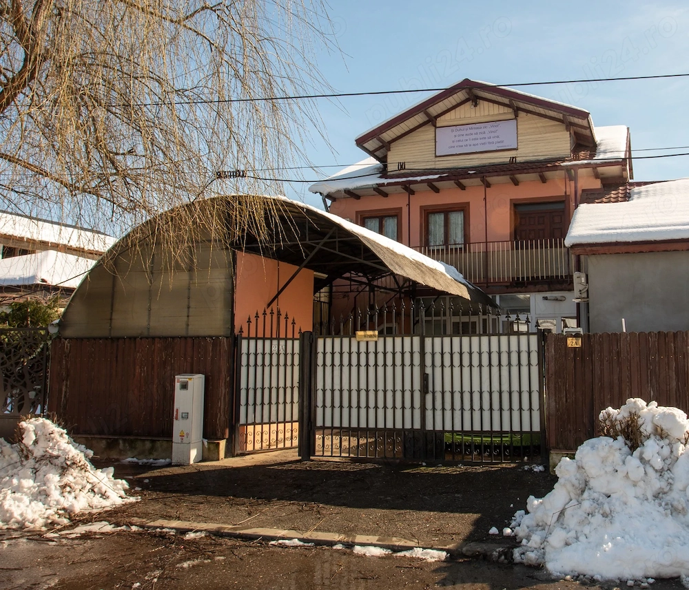 Casă de vânzare