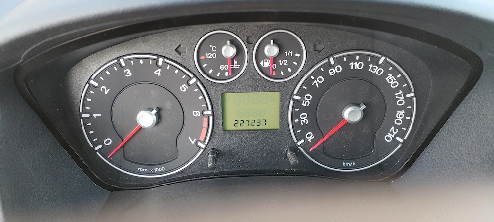 Ford fiesta an  2007  benzina consum foarte mic.