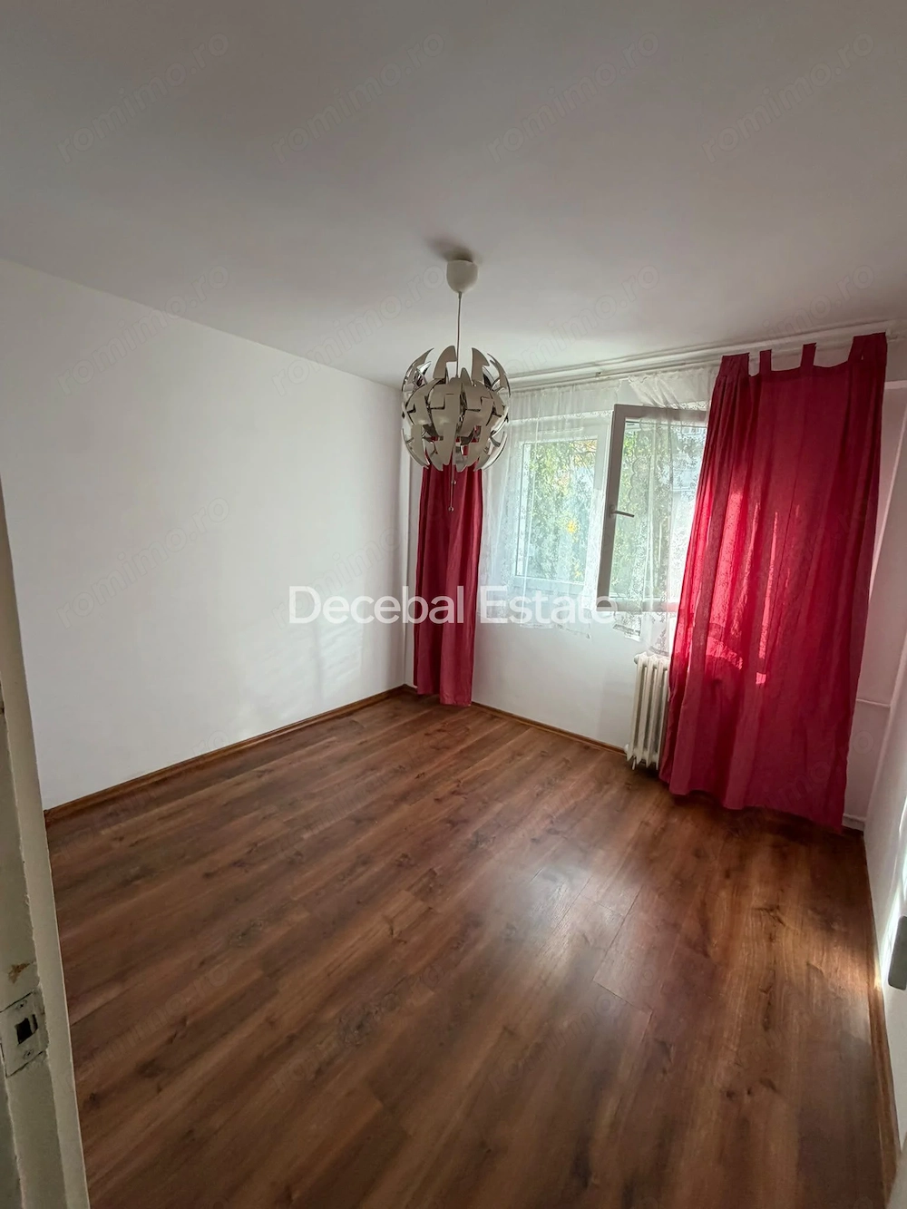 2 camere decomandat 2 min  Metrou 1 Decembrie et 2 renovat an 1977
