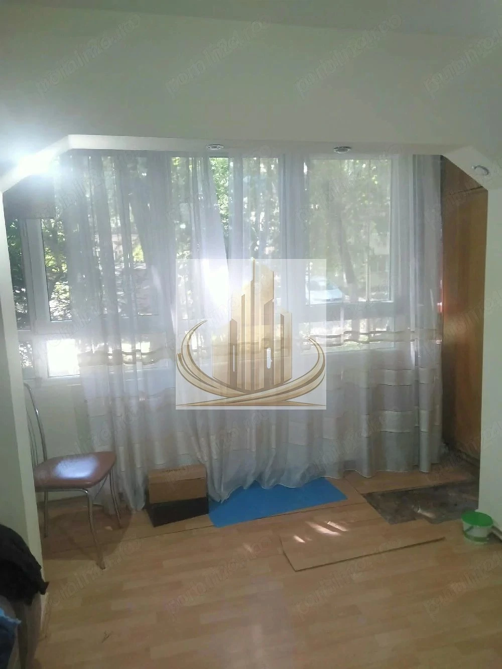 Apartament de vânzare 3 camere si beci