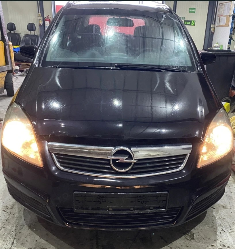 Dezmembrez Opel zafira b