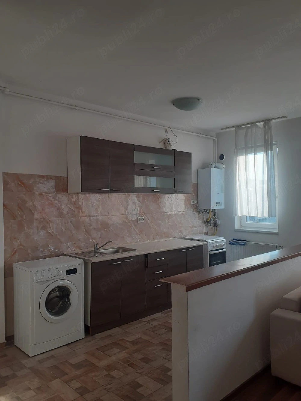 închiriez apartament 