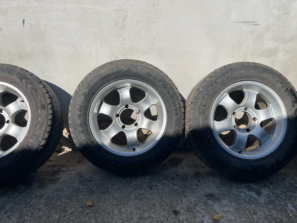 Jante R17 5x139,7 cu cauciucuri allseason 255/60/17