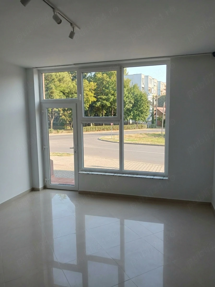 Închiriez spațiu comercial 40 m    Bulevardul Republicii
