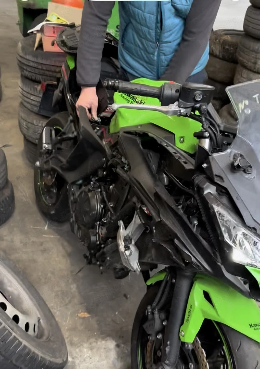 Dezmembrez KAWASAKI NINJA 650 an 2021 cazuta pe partea dreapta 