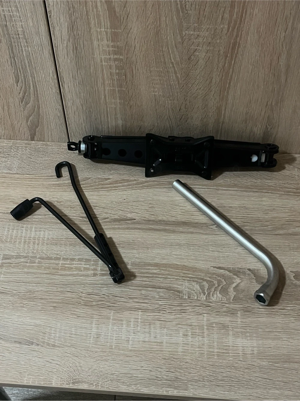 Set cric auto VW cu manivelă și cheie pentru roți, accesorii pentru schimbarea roții în caz de pană