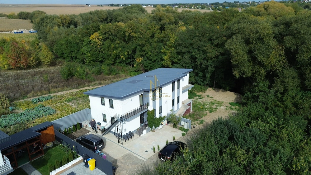 Duplex mobilat, cu acces separat pe niveluri – Plopeni