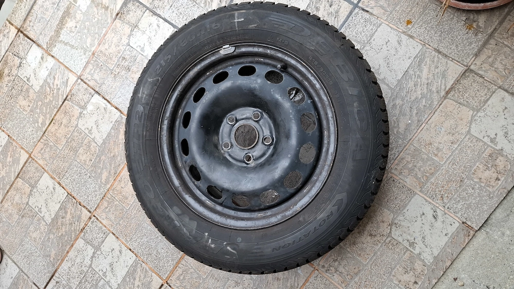 Vand 4 jante + cauciucuri Debica de iarna 215/60R16 + capace