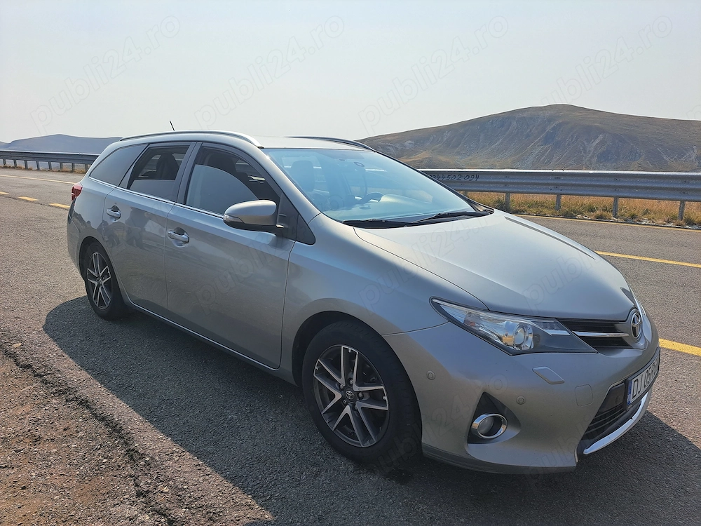 De vanzare Toyota Auris Touring 1.6 benzină 