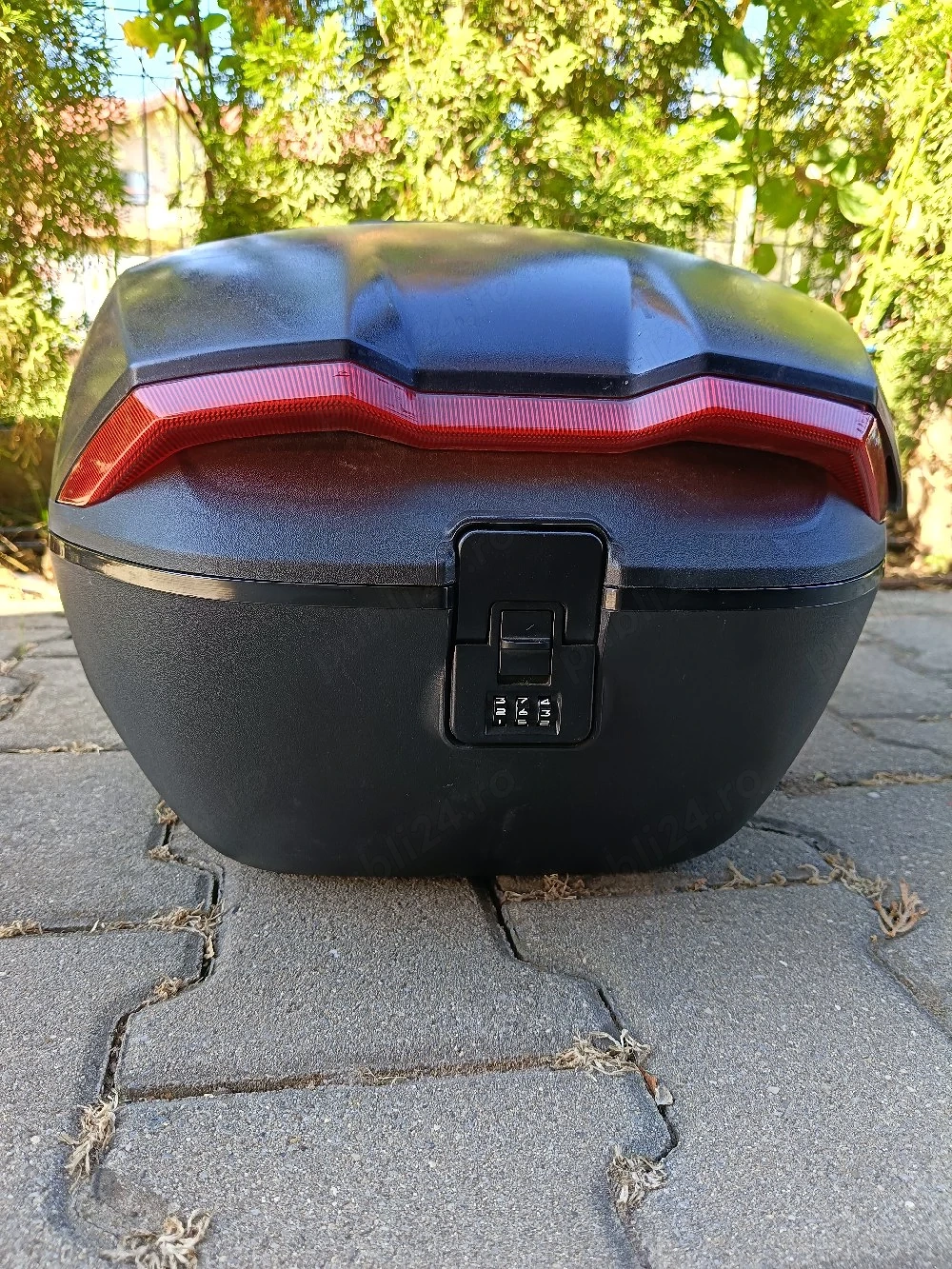 vând topcase universal pentru scuter 