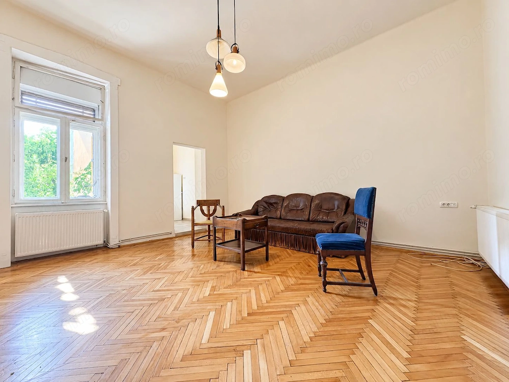 Apartament 2 camere | Renovat | Vedere Bega | Cladire istorica