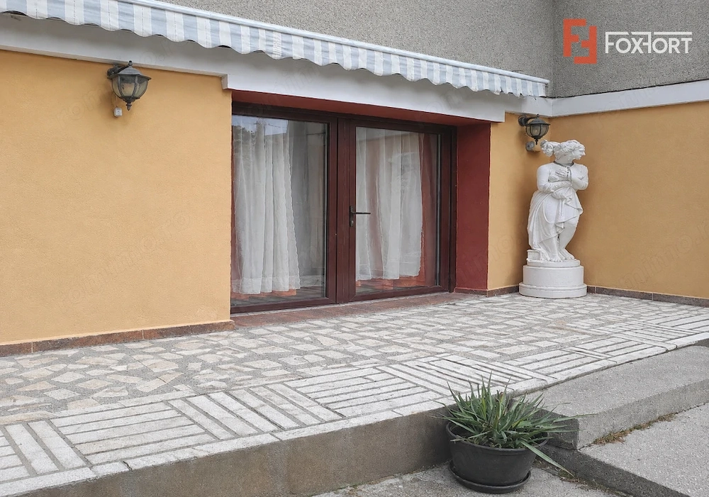 Pensiune de vanzare 16 camere, 600 mp - zona Mehala - Potential de extindere