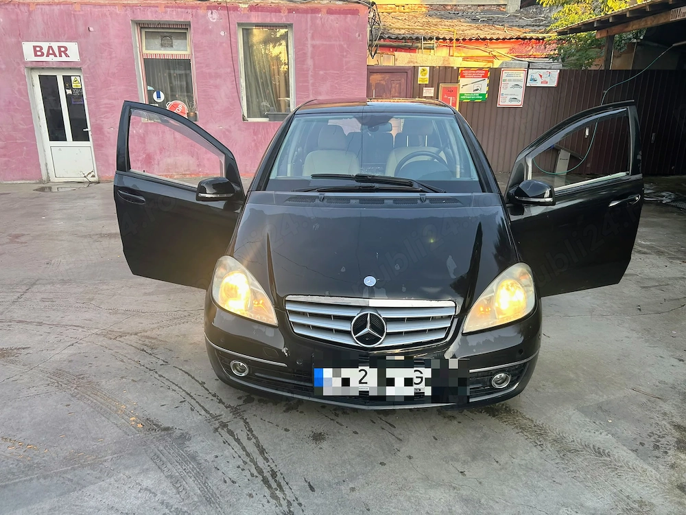     Proprietar Vând Mercedes A class A180     
