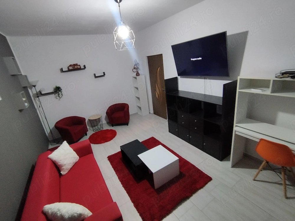 Inchiriez apartament cu doua camere și un loc de parcare 
