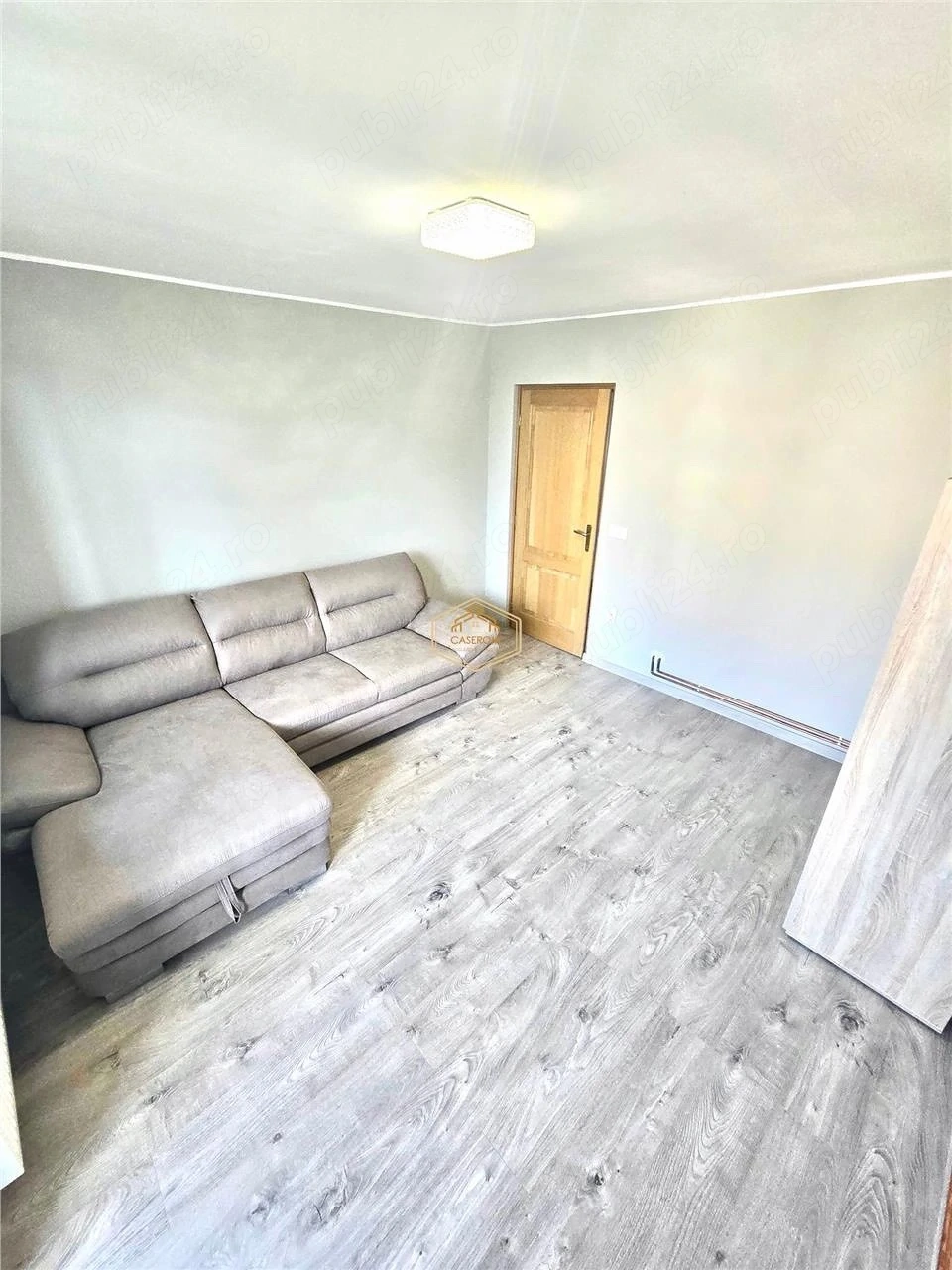 Etaj 3 | Apartament renovat cu 2 camere + garaj | Botizului