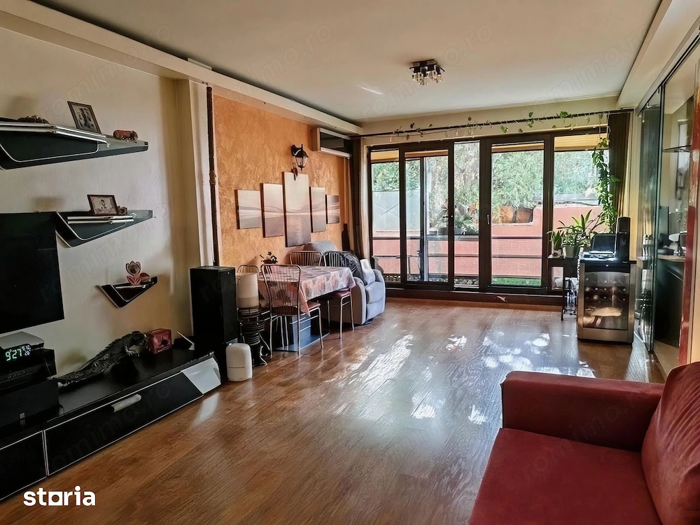 Apartament 3 camere ,grădină, foișor, loc de joacă, parcare,boxa