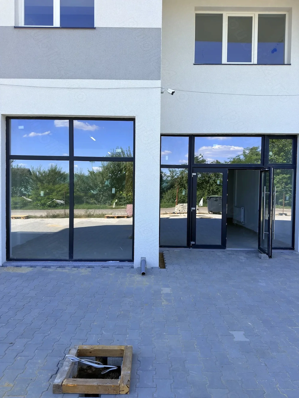 Magurele, de inchiriat spatiu comercial stradal, finisat modern, 69 mp utili, 2 locuri de parcare!