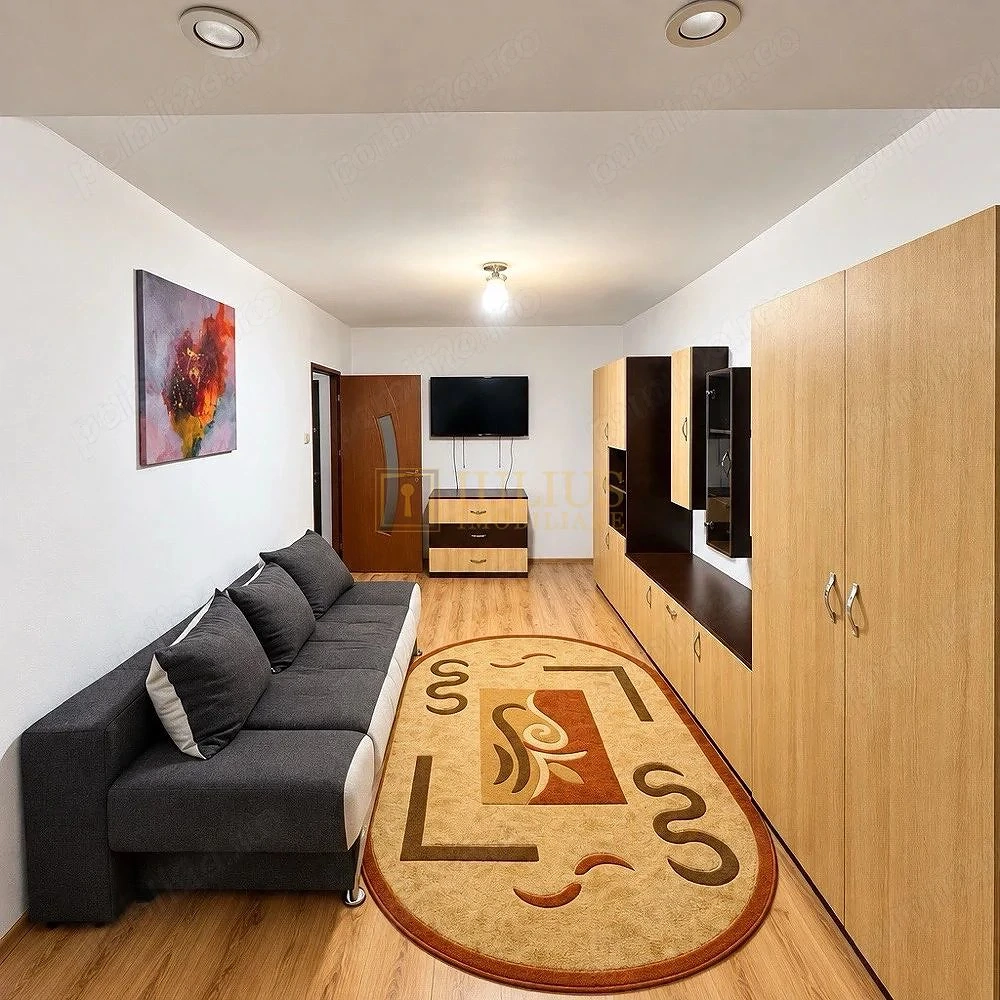 2 camere| vis a vis de Restaurantul Nora} centrala| etaj 3| apt frumos| AC