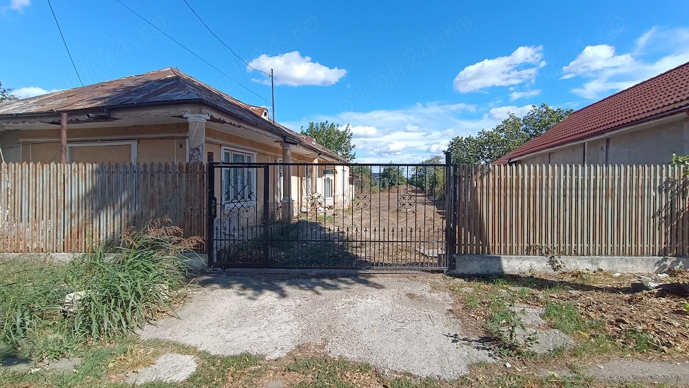 Vand Casa cu teren generos de 1.628 mp in Tecuci