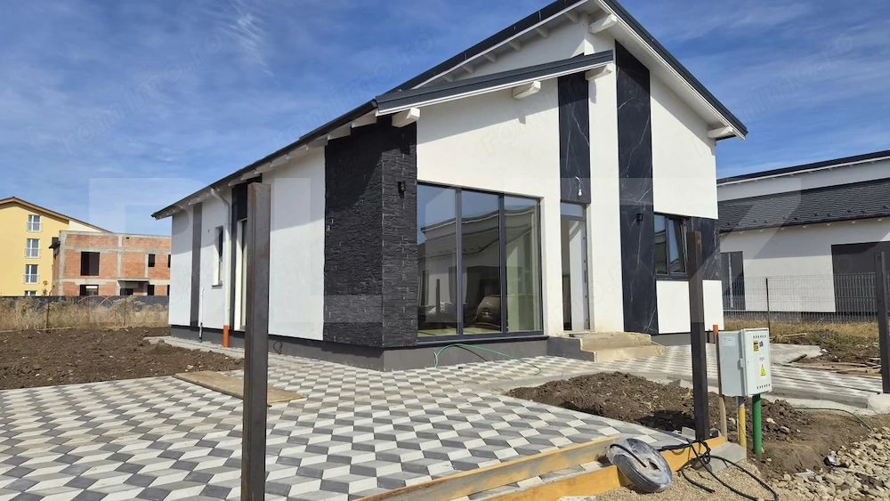 Casa cu toate utilitatiile, 4 camere, 2 bai, 470 m teren - Intabulata 
