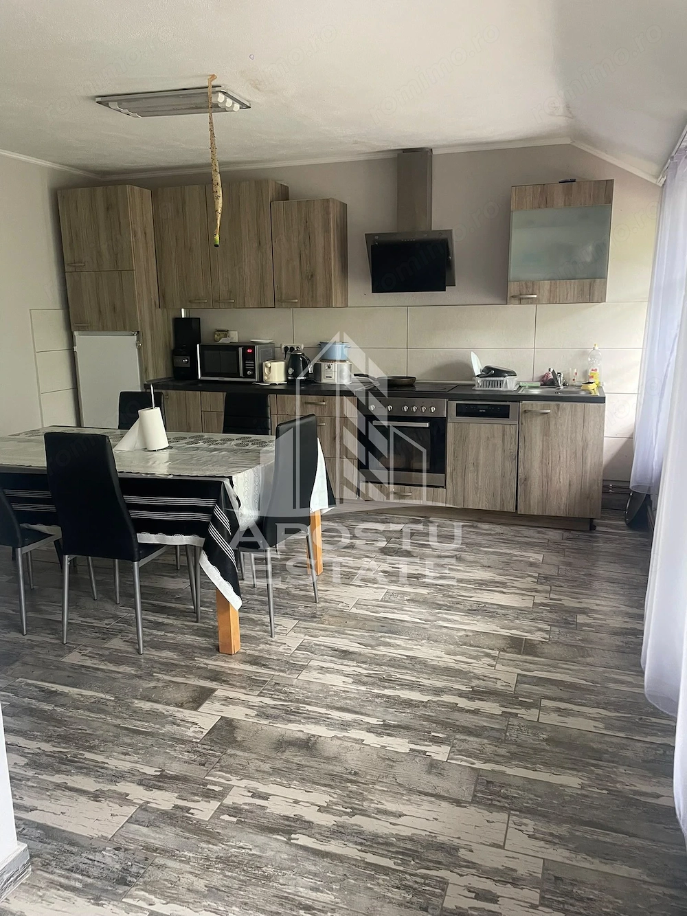 Casa cu trei dormitoare pentru mucitori,zona Socodor