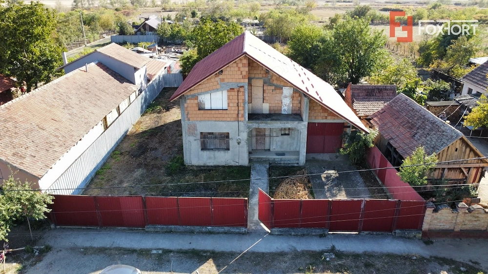 Casa individuala la rosu, intabulata - Uliuc - Sacosu Turcesc