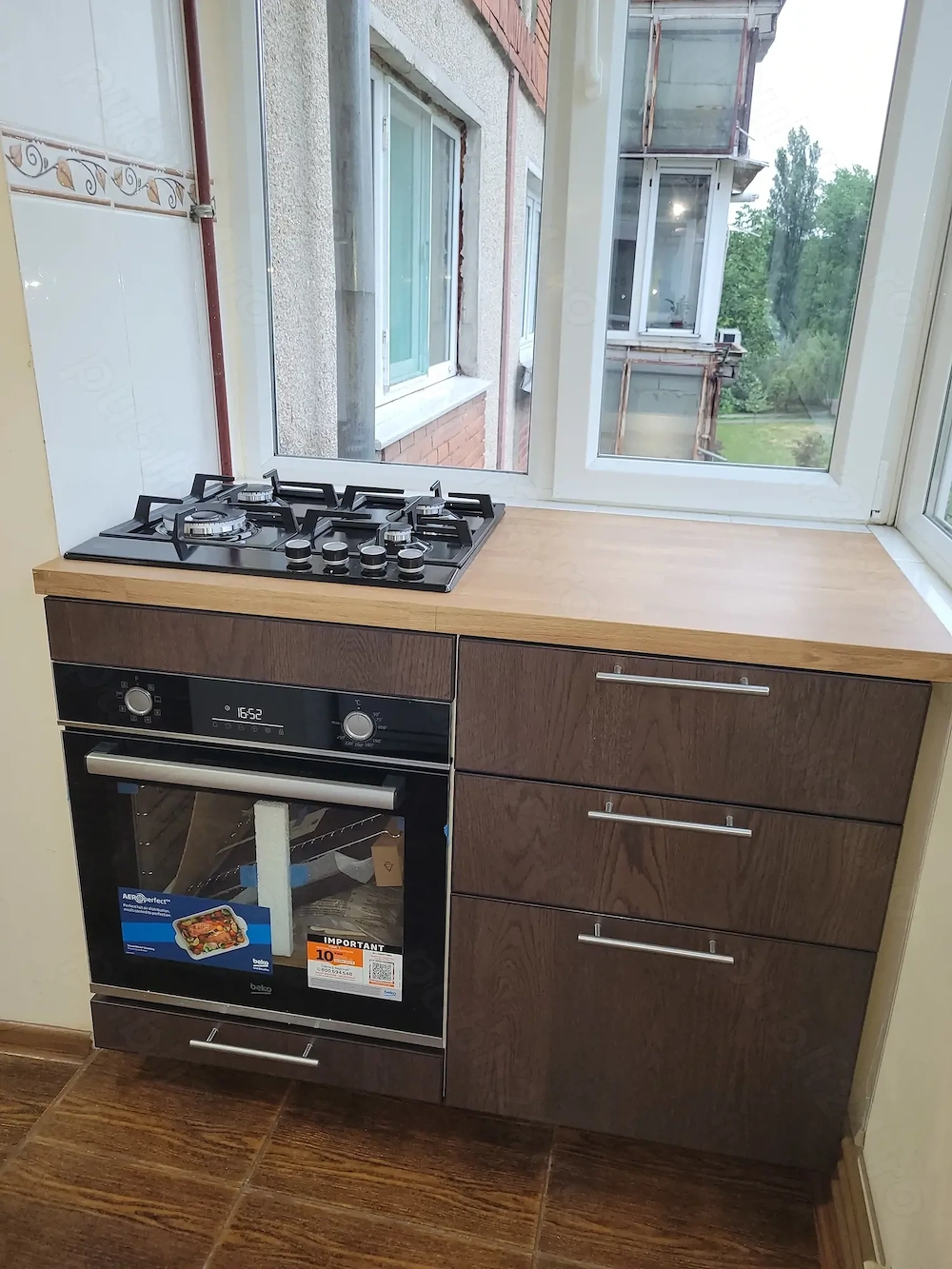 Apartament 2 camere et. 3 din 4, zona Soarelui (parc). Decomandat, mobilat si utilat. Bloc acoperit