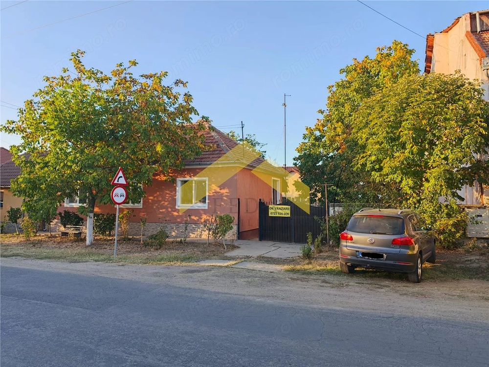 Casa la sol de vanzare in localitatea Livada , Arad