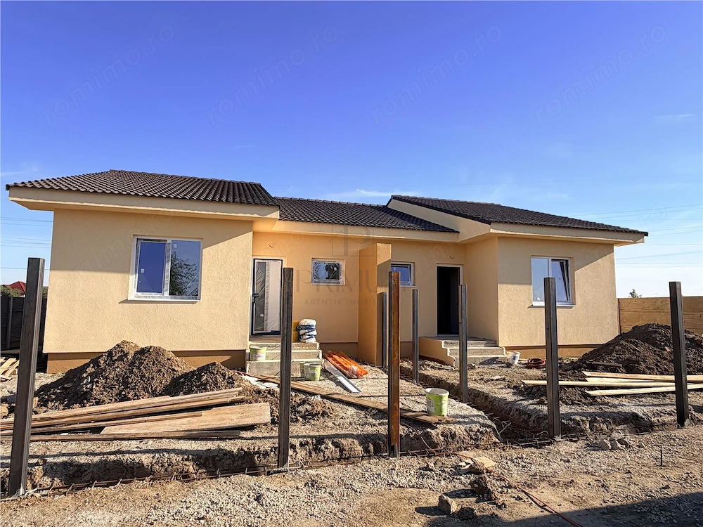 Duplex pe plan - 2 bai - canalizare