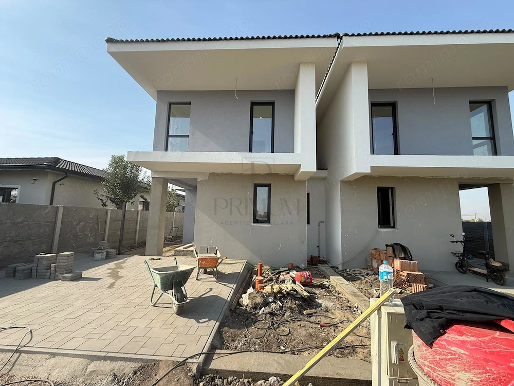 Duplex Modern Delimitat prin Camer #259; Tehnic #259;