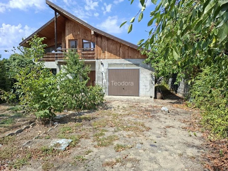 Casa de vânzare in DRĂGUȚEȘTI, GORJ   teren, garaj si acces la DN66