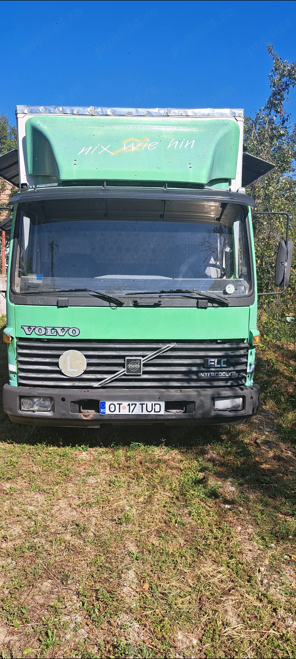 Camion apicol Volvo 