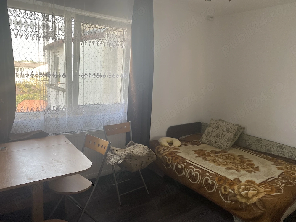 Închiriez apartament in spatele Colegiului Nat. Petru Rares 