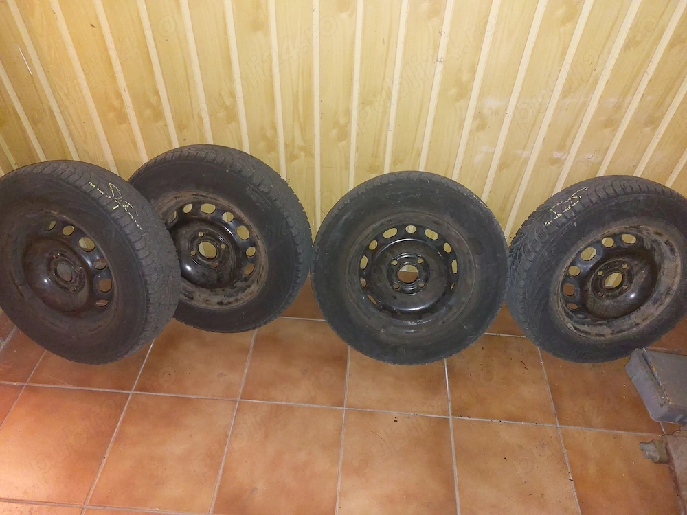 Vand jante si cauciucuri iarna 155/80 R13 Nokian