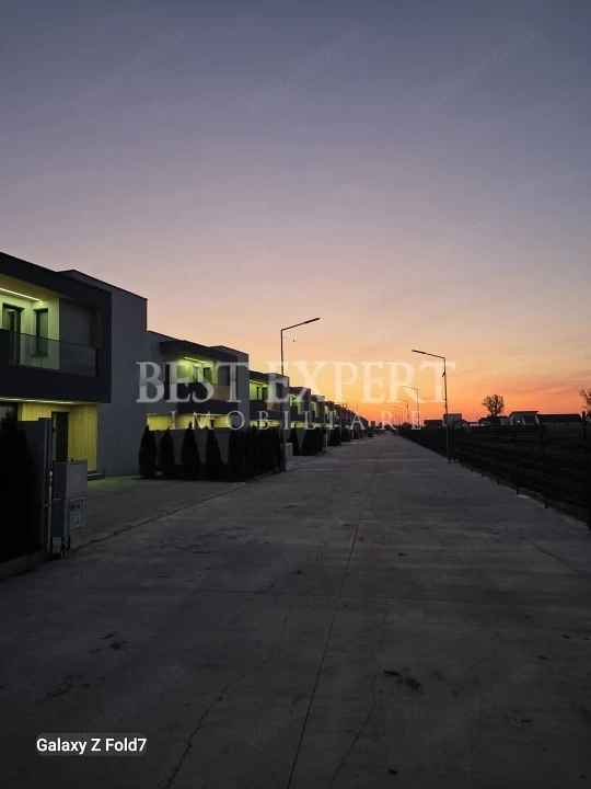 Vilă Premium | 3 Dormitoare | Teren 400 mp | Ansamblu Privat | 3 Parcări