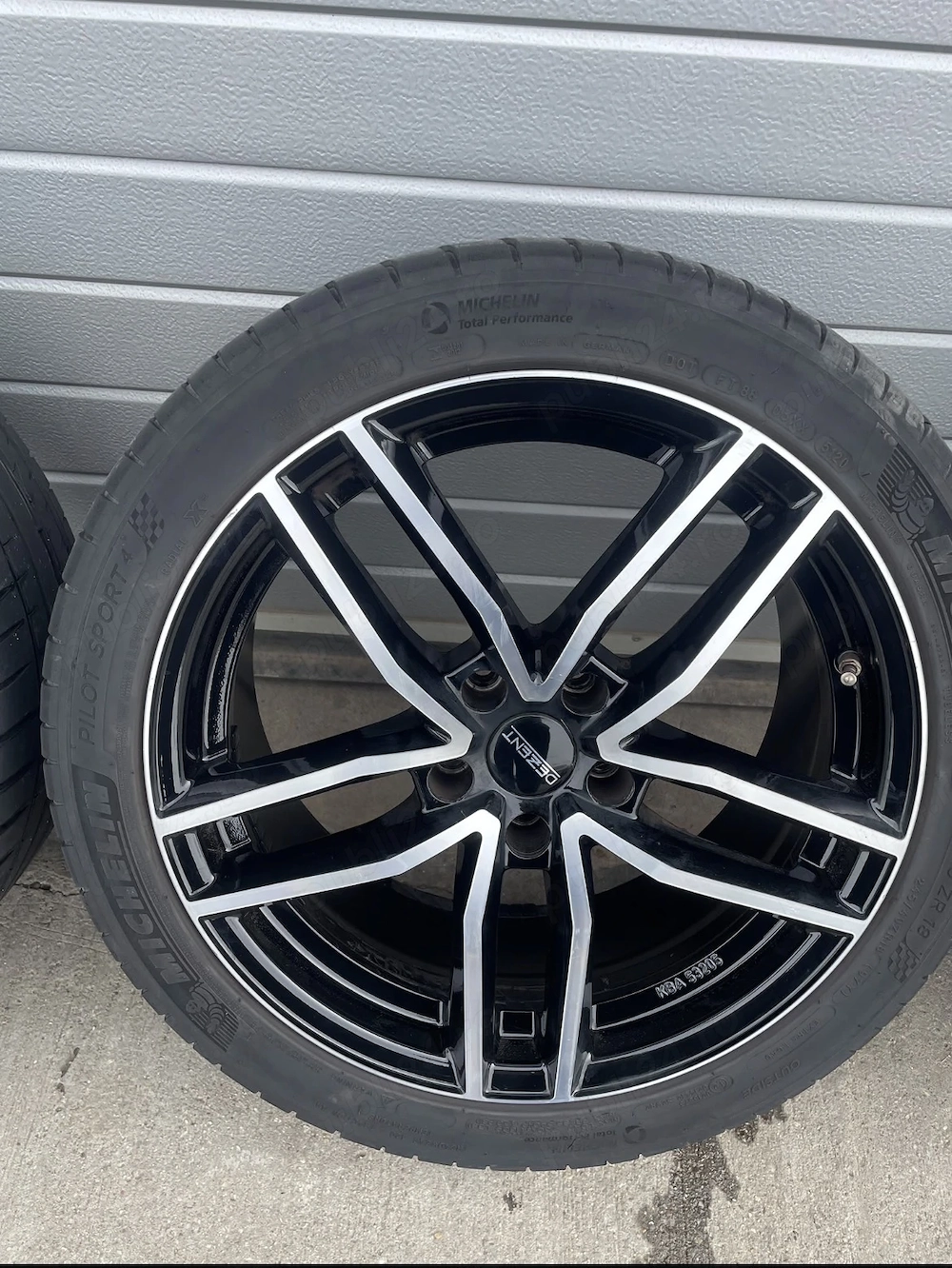  Vând set 4 roți R18 – Jante Dezent + Anvelope Michelin de vară
