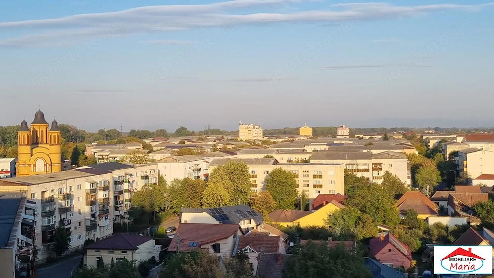 Apartament 5 camere zona Soarelui 105000 Euro