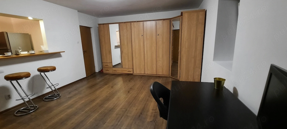 Proprietar, inchiriez gars. 400  , Unirii- Camera de Comert 