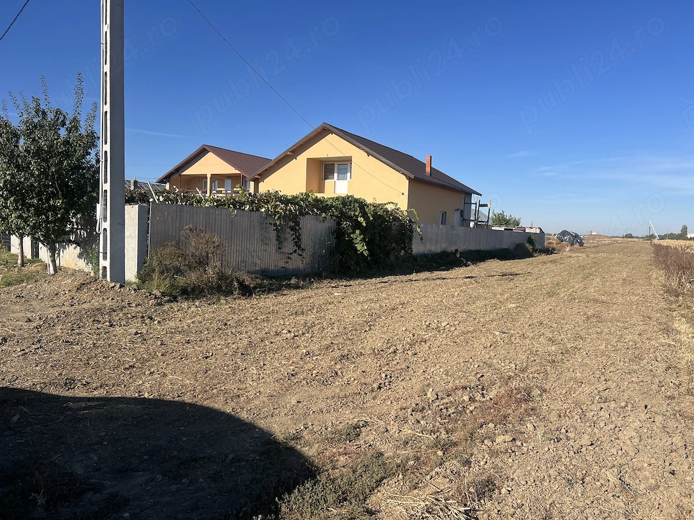 Teren intravilan de vânzare!